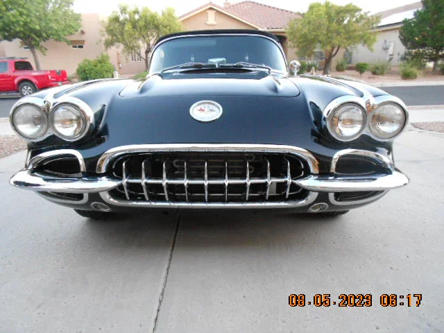 Chevrolet-Corvette-convertible-1960-Black-Black-12