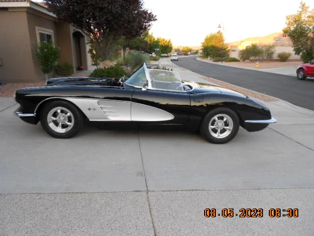 Chevrolet-Corvette-convertible-1960-Black-Black-15