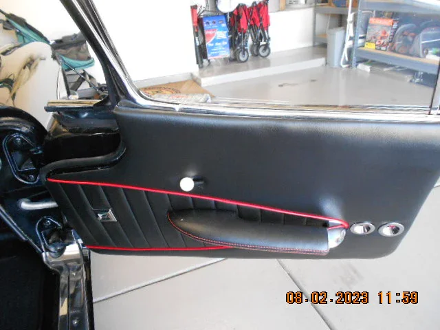 Chevrolet-Corvette-convertible-1960-Black-Black-22