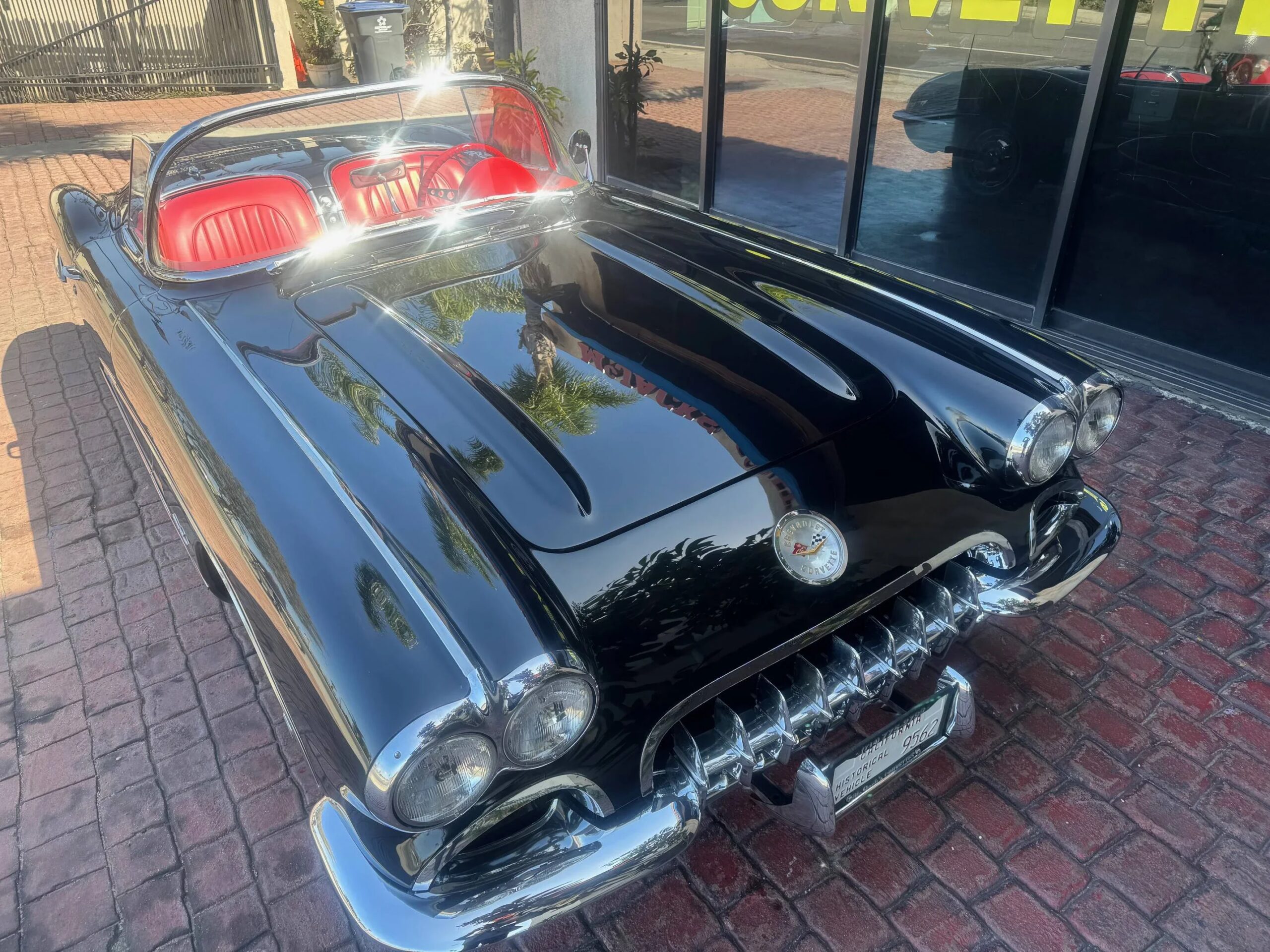 Chevrolet-Corvette-convertible-1960-Black-Red-1