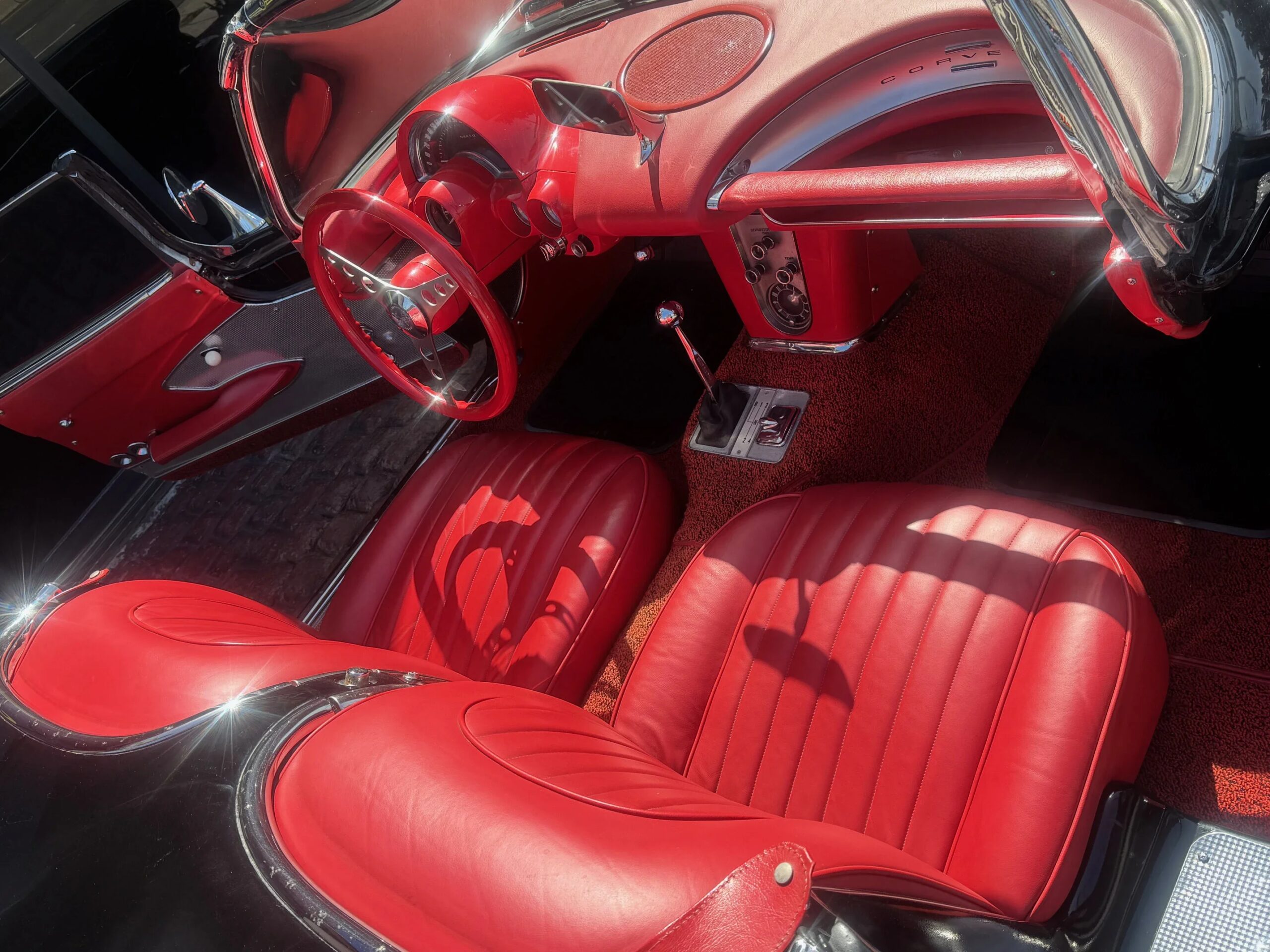 Chevrolet-Corvette-convertible-1960-Black-Red-13