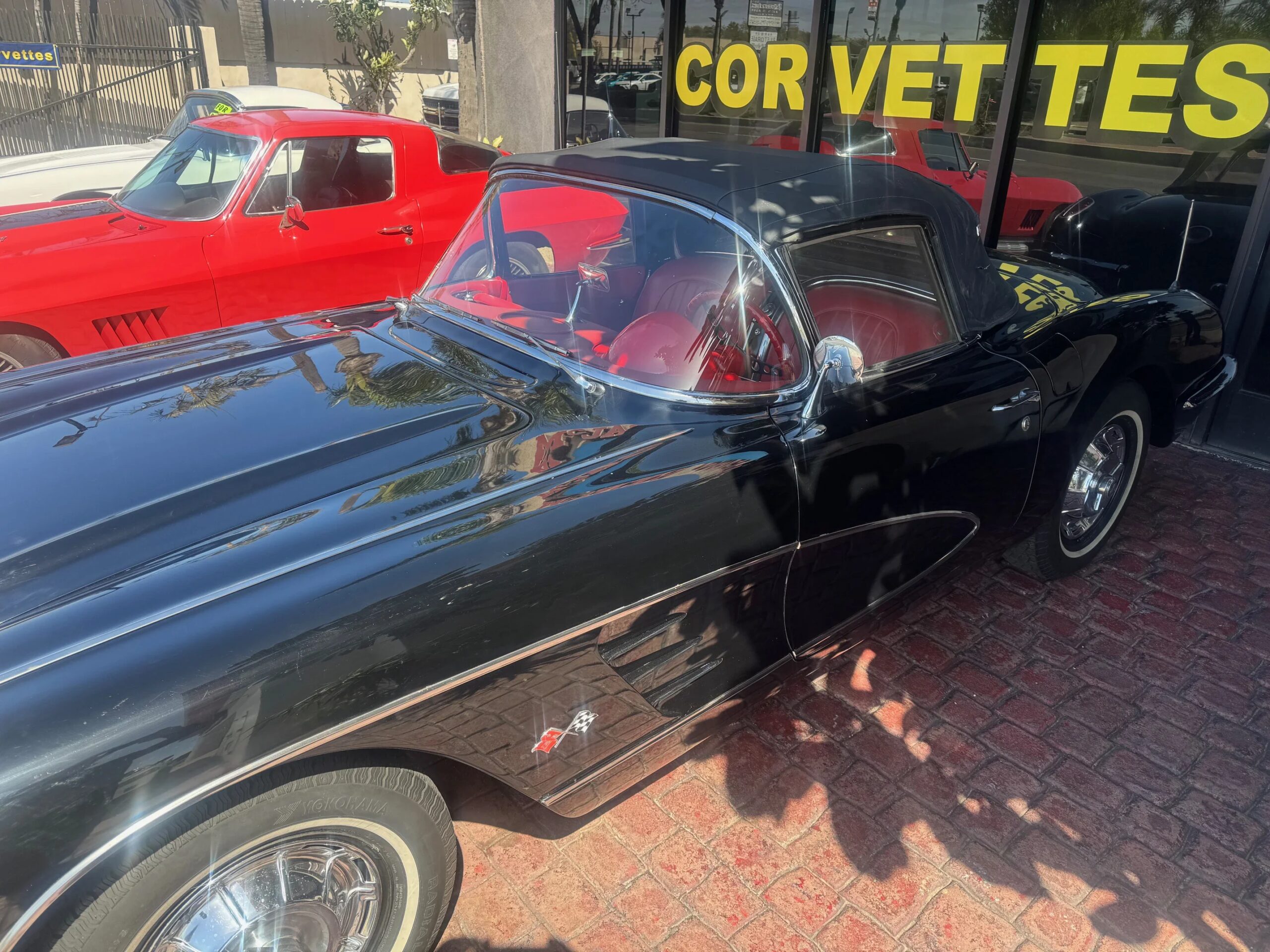 Chevrolet-Corvette-convertible-1960-Black-Red-17