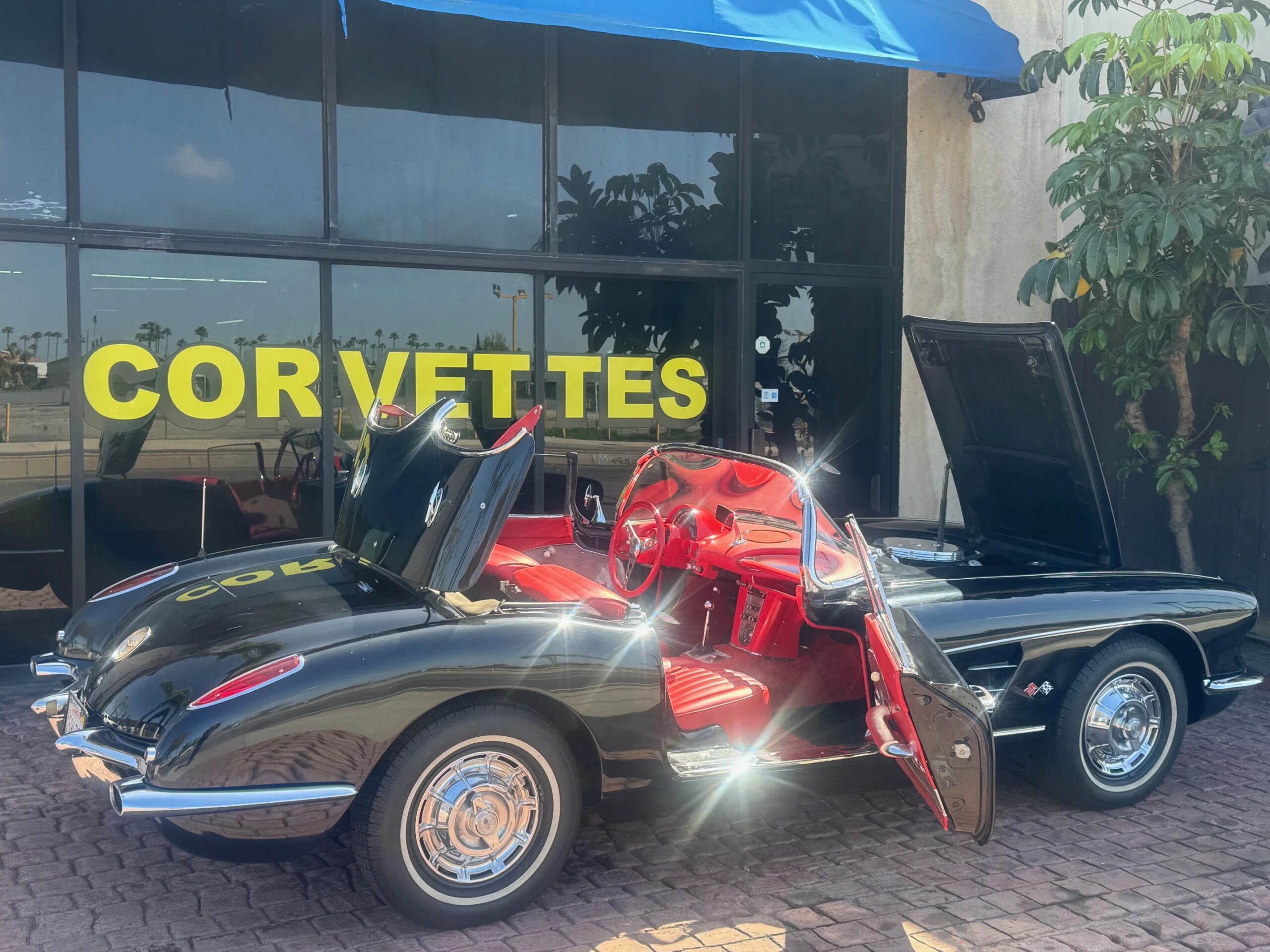 Chevrolet-Corvette-convertible-1960-Black-Red-4