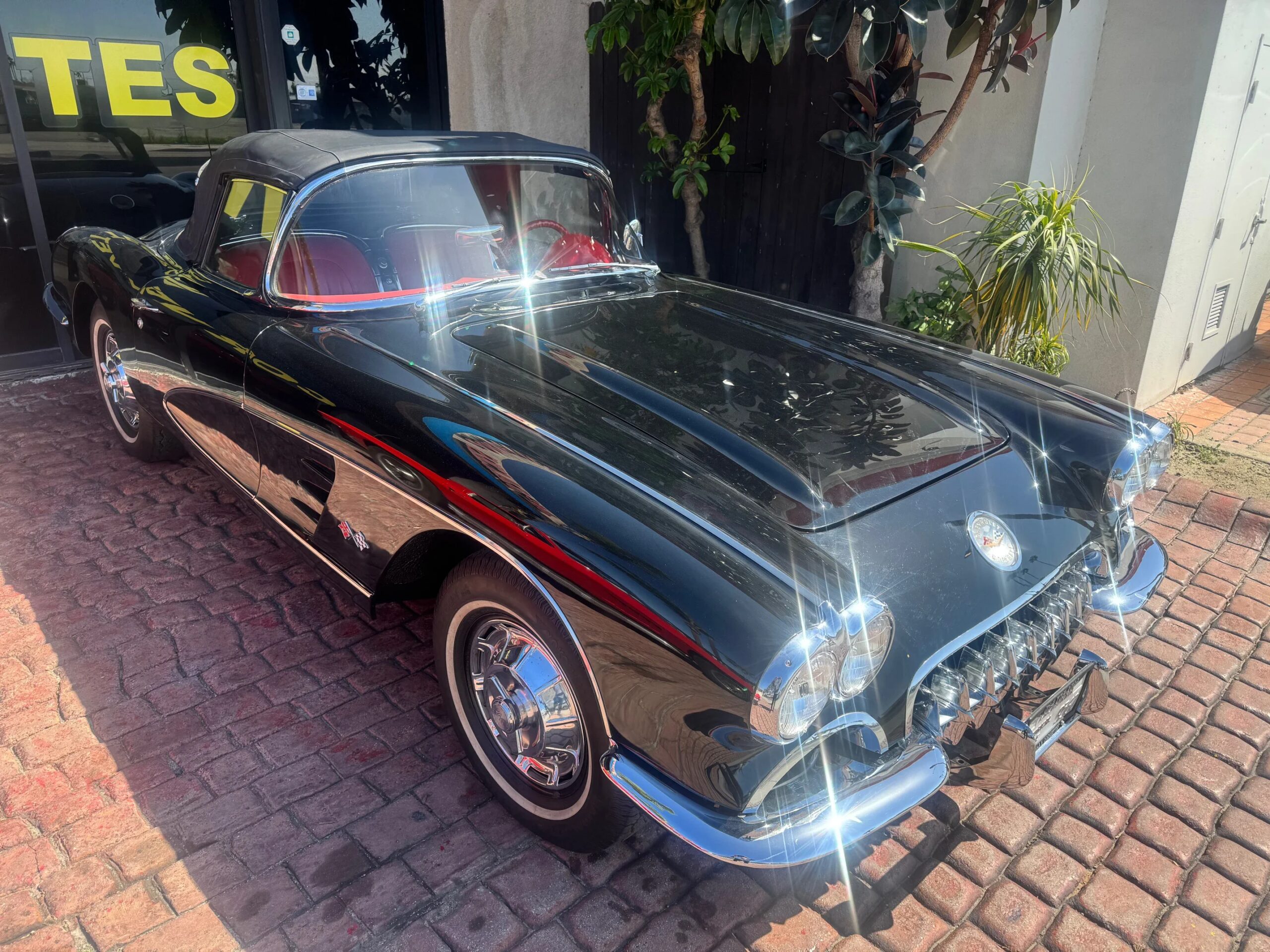 Chevrolet-Corvette-convertible-1960-Black-Red-7