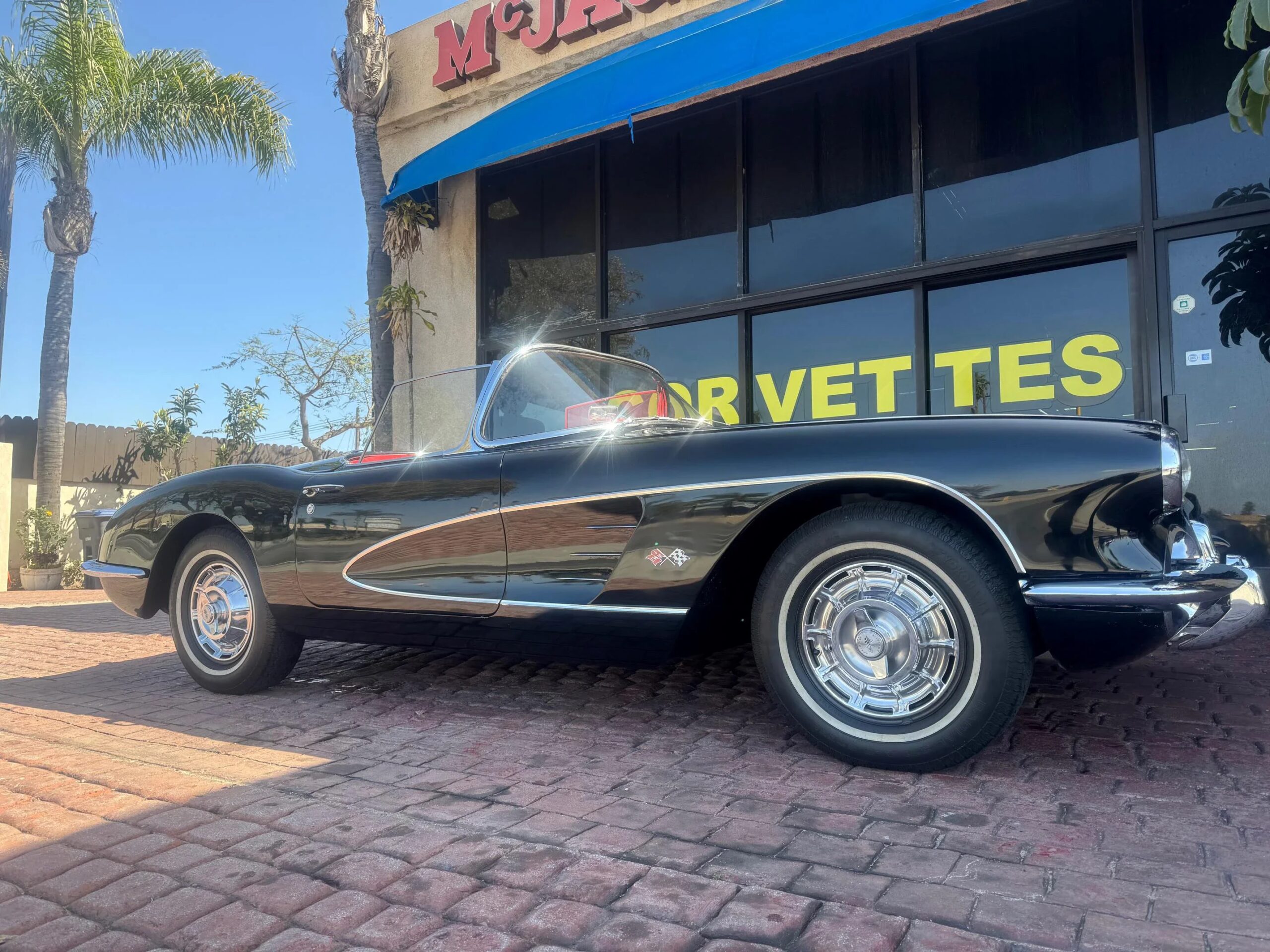 Chevrolet-Corvette-convertible-1960-Black-Red-8