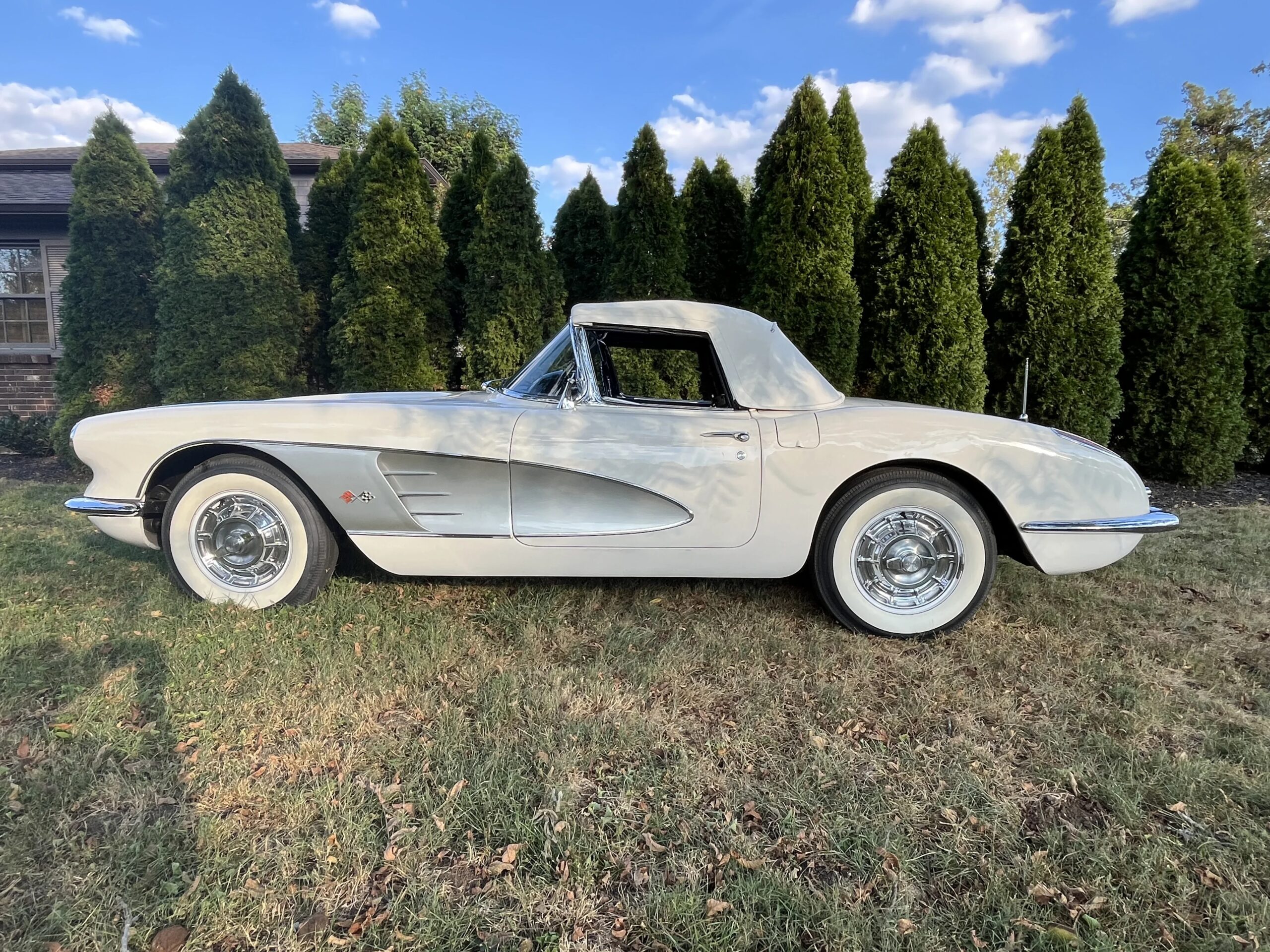 Chevrolet-Corvette-convertible-1960-White-Black-10