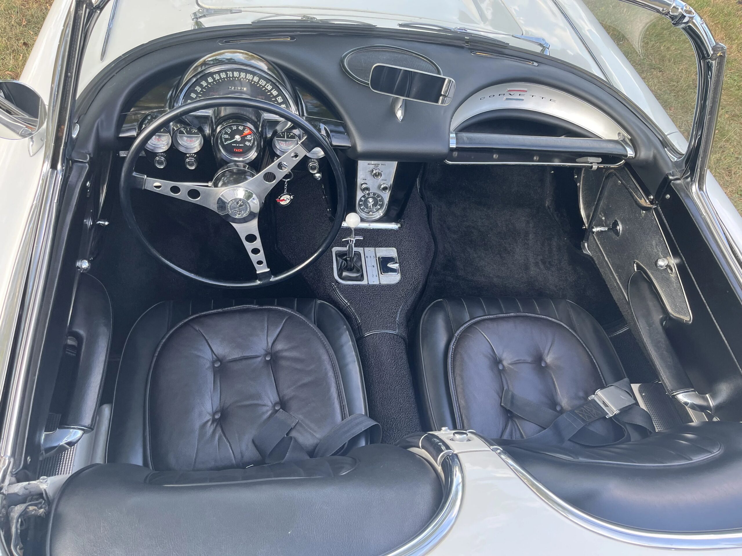 Chevrolet-Corvette-convertible-1960-White-Black-13