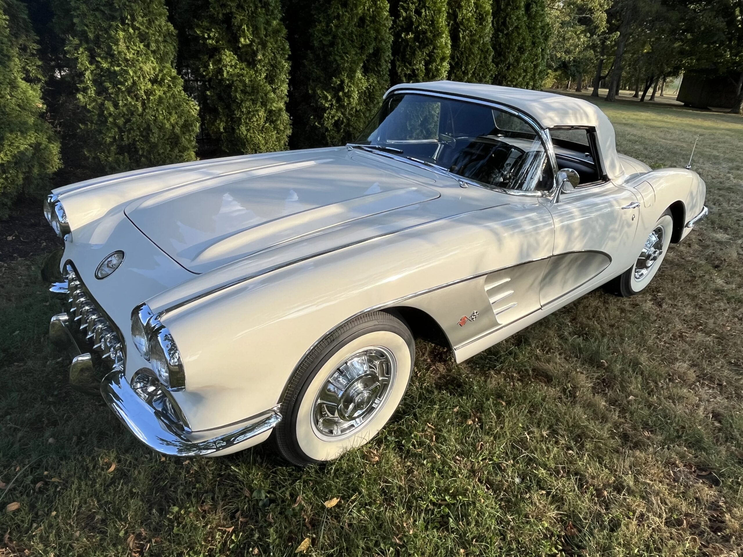 Chevrolet-Corvette-convertible-1960-White-Black-17