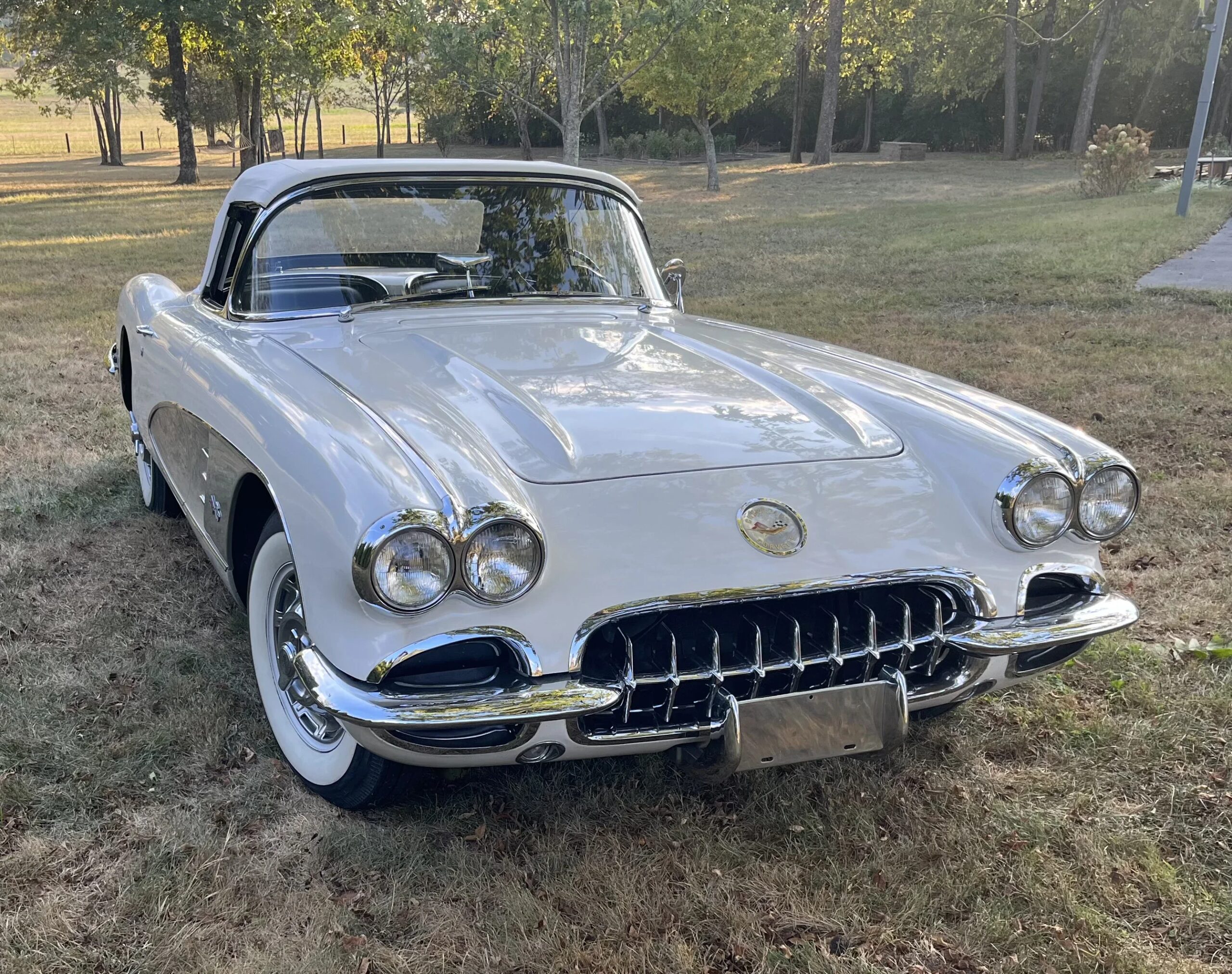 Chevrolet-Corvette-convertible-1960-White-Black-20