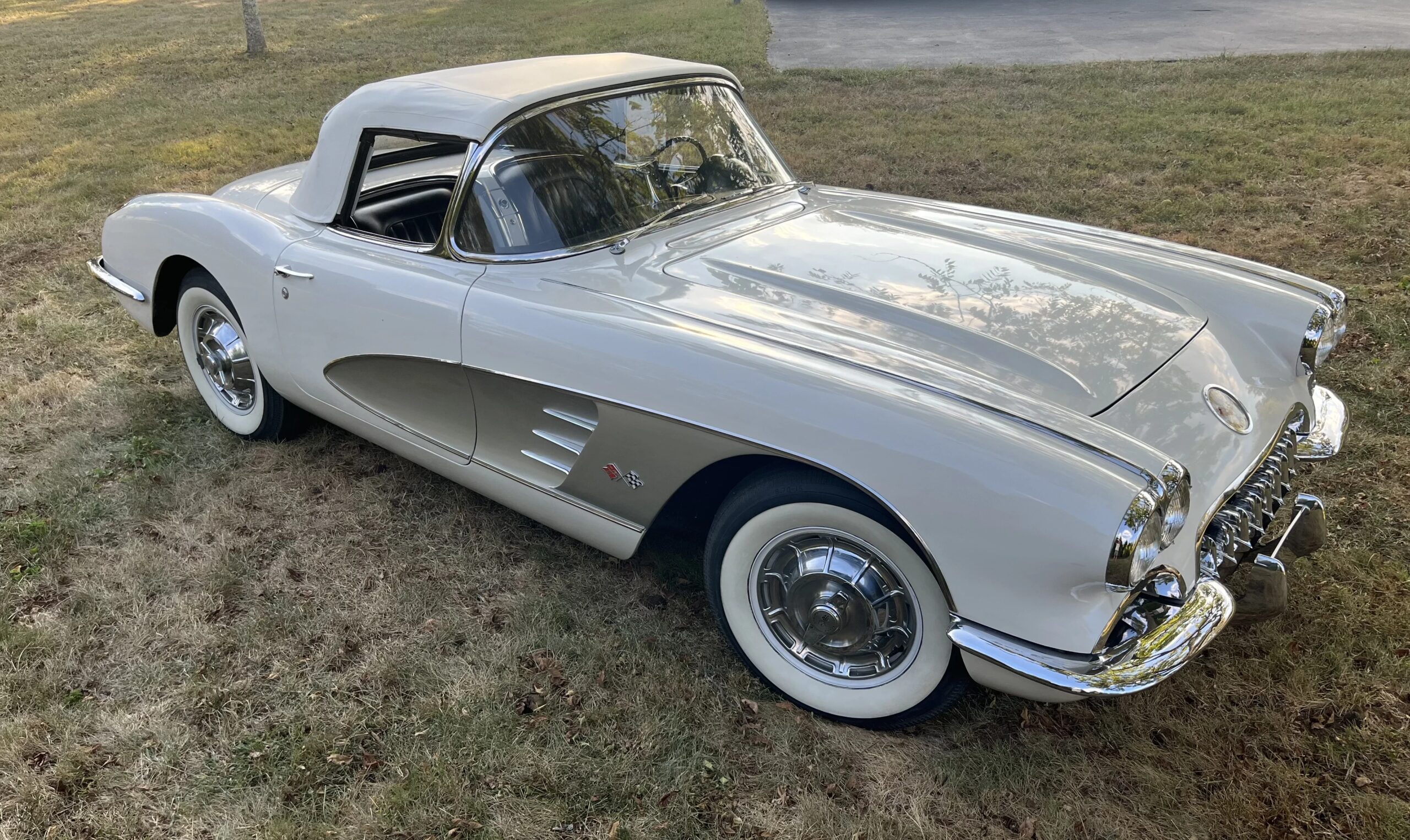 Chevrolet-Corvette-convertible-1960-White-Black-21