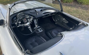 Chevrolet-Corvette-convertible-1960-White-Black-26