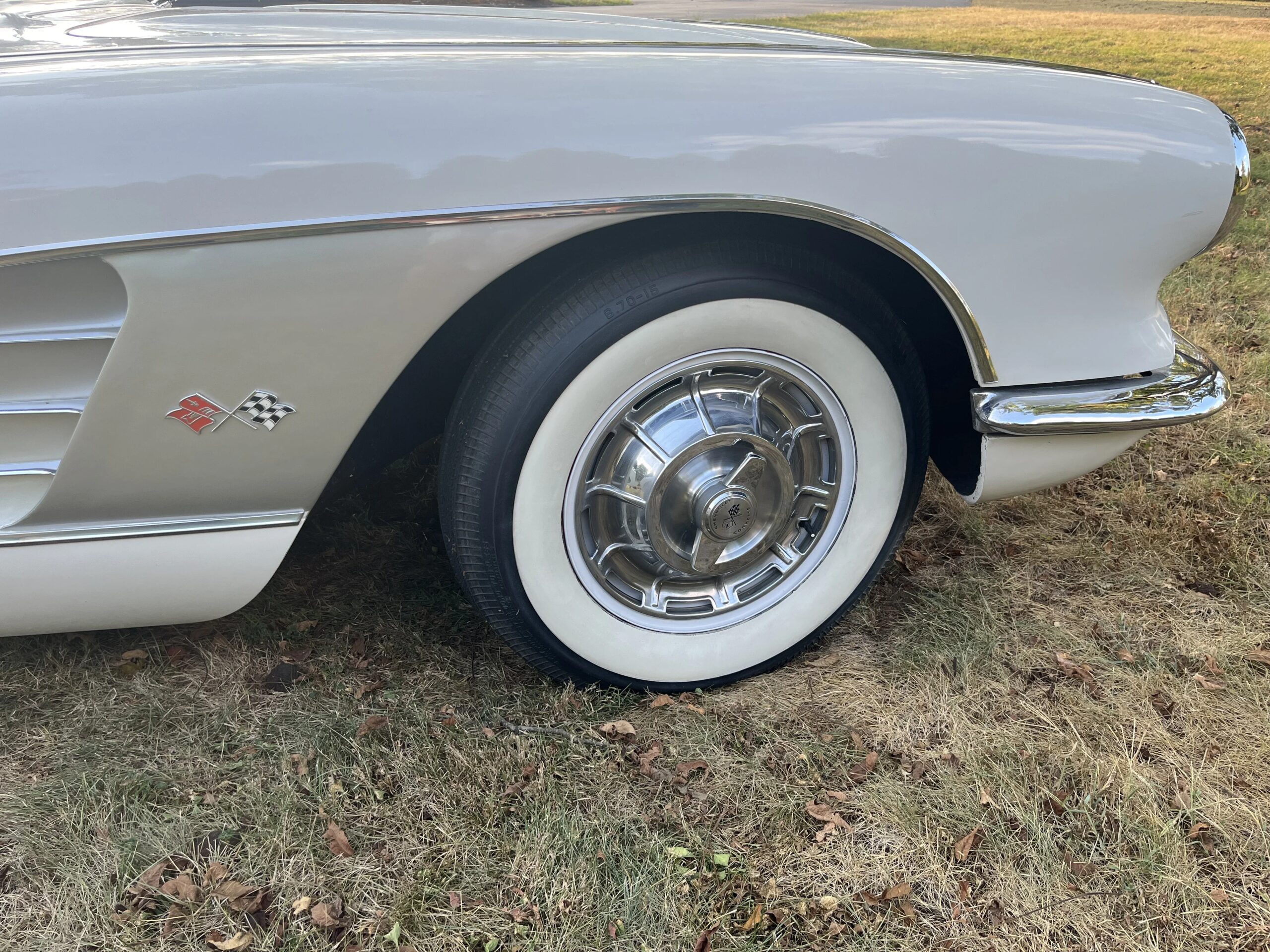 Chevrolet-Corvette-convertible-1960-White-Black-3