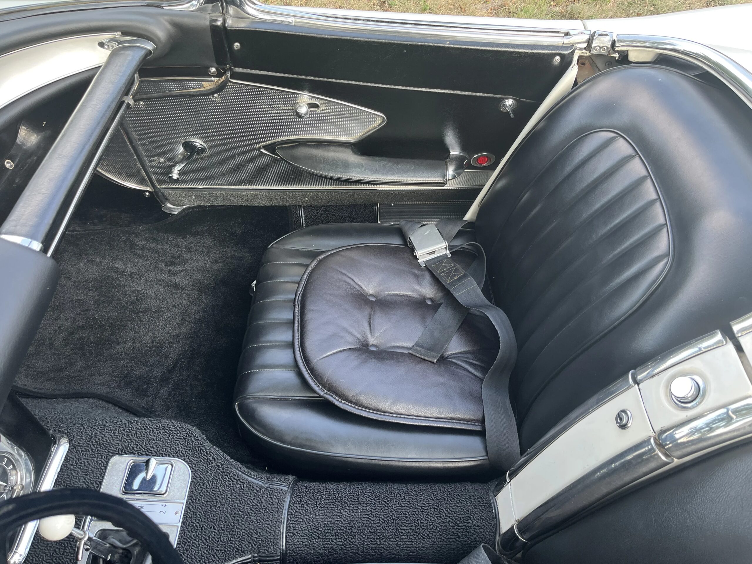 Chevrolet-Corvette-convertible-1960-White-Black-31