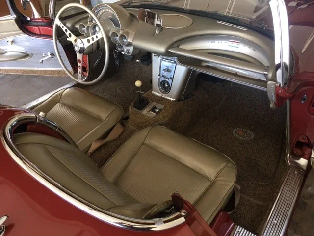 Chevrolet-Corvette-convertible-1961-Burgundy-Tan-13