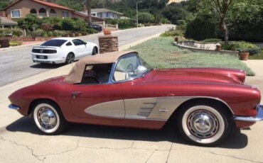 Chevrolet-Corvette-convertible-1961-Burgundy-Tan