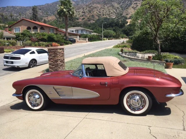 Chevrolet-Corvette-convertible-1961-Burgundy-Tan-4