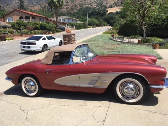 Chevrolet-Corvette-convertible-1961-Burgundy-Tan