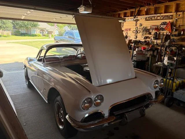 Chevrolet-Corvette-convertible-1962-White-Red-15
