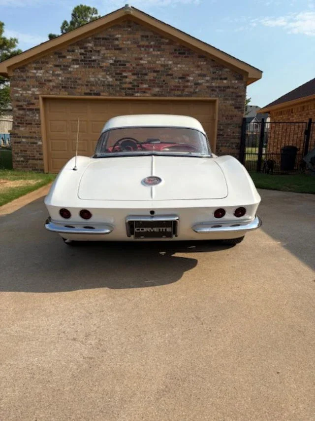 Chevrolet-Corvette-convertible-1962-White-Red-3