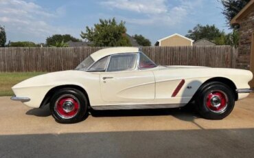 Chevrolet-Corvette-convertible-1962-White-Red