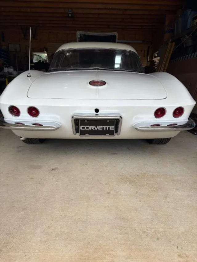 Chevrolet-Corvette-convertible-1962-White-Red-4