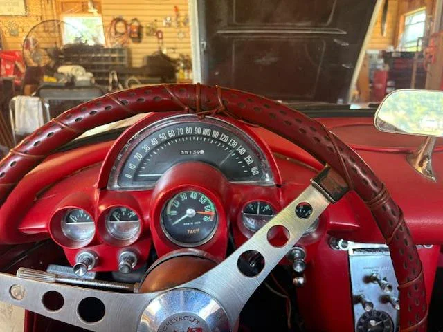 Chevrolet-Corvette-convertible-1962-White-Red-6
