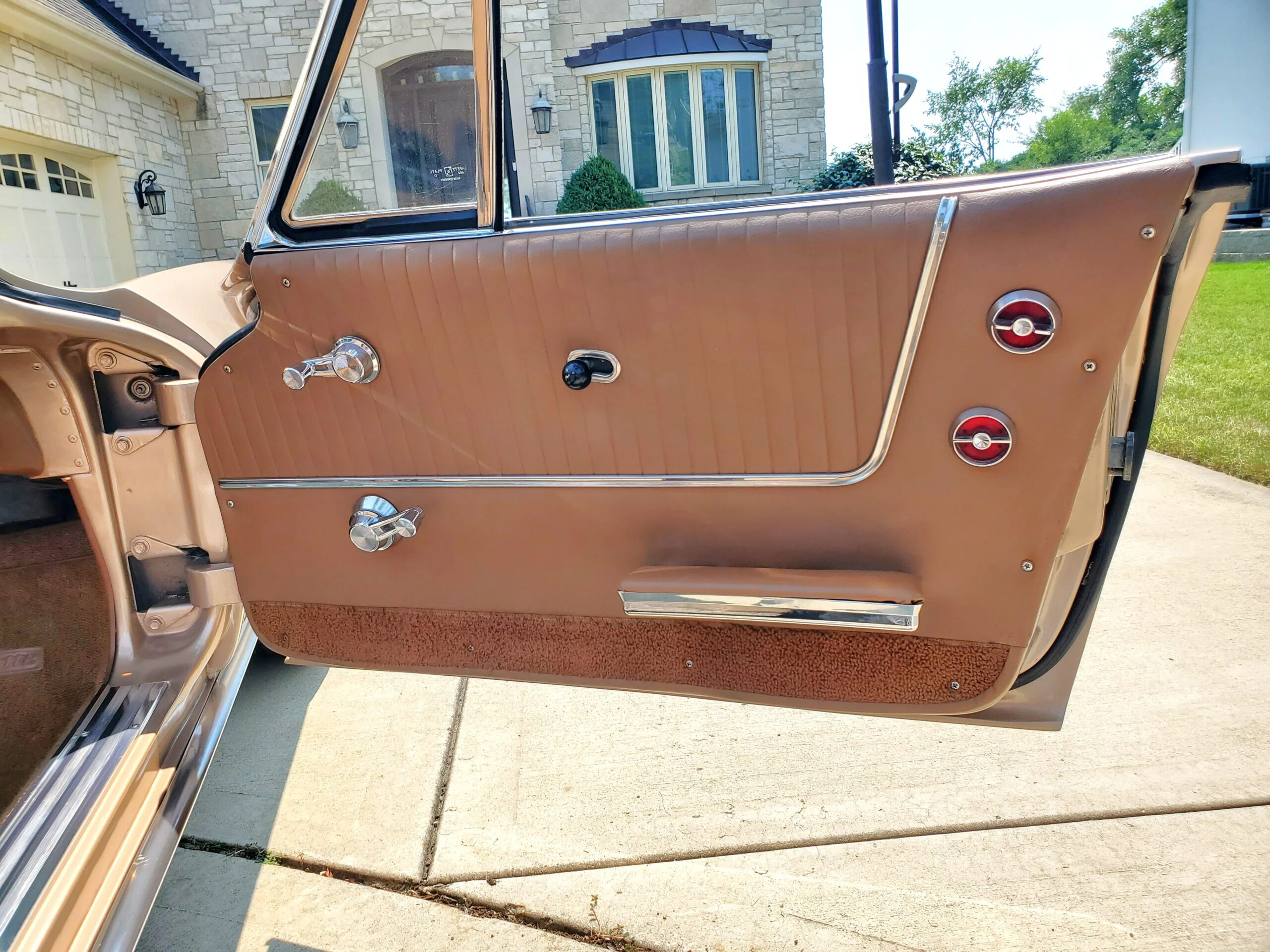 Chevrolet-Corvette-convertible-1963-Tan-Tan-23