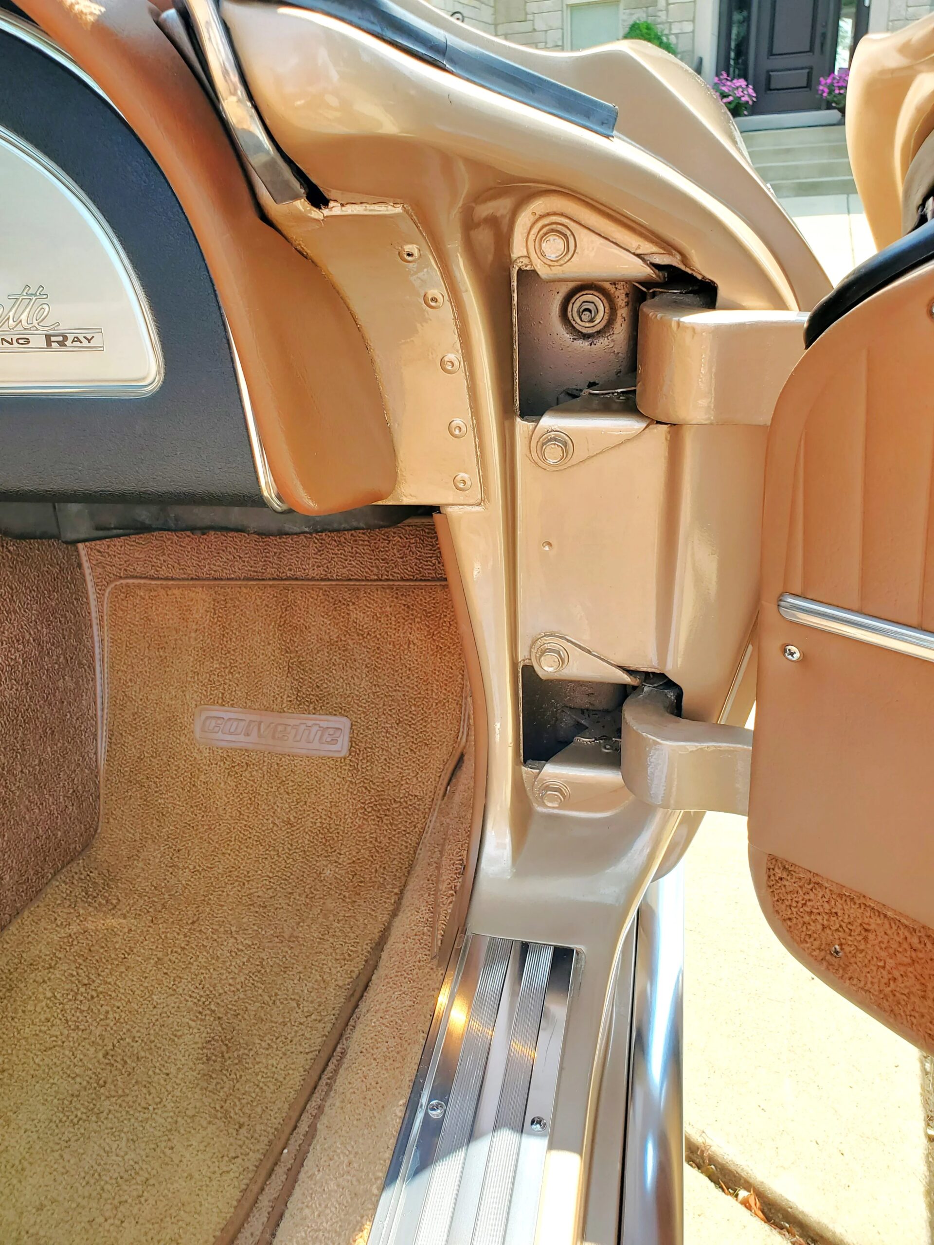 Chevrolet-Corvette-convertible-1963-Tan-Tan-32