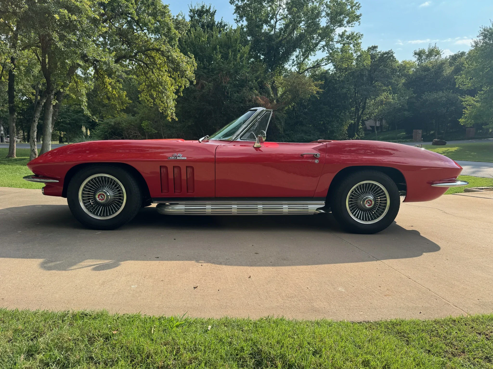 Chevrolet-Corvette-convertible-1966-Red-Black-2