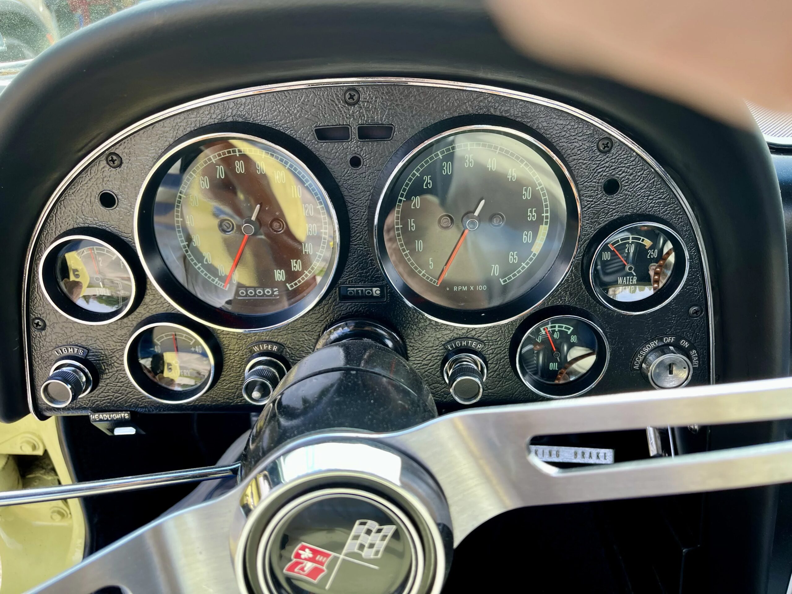 Chevrolet-Corvette-convertible-1966-Yellow-Black-1