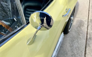 Chevrolet-Corvette-convertible-1966-Yellow-Black-11