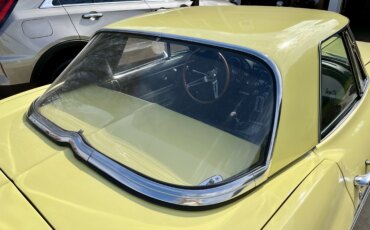 Chevrolet-Corvette-convertible-1966-Yellow-Black-17