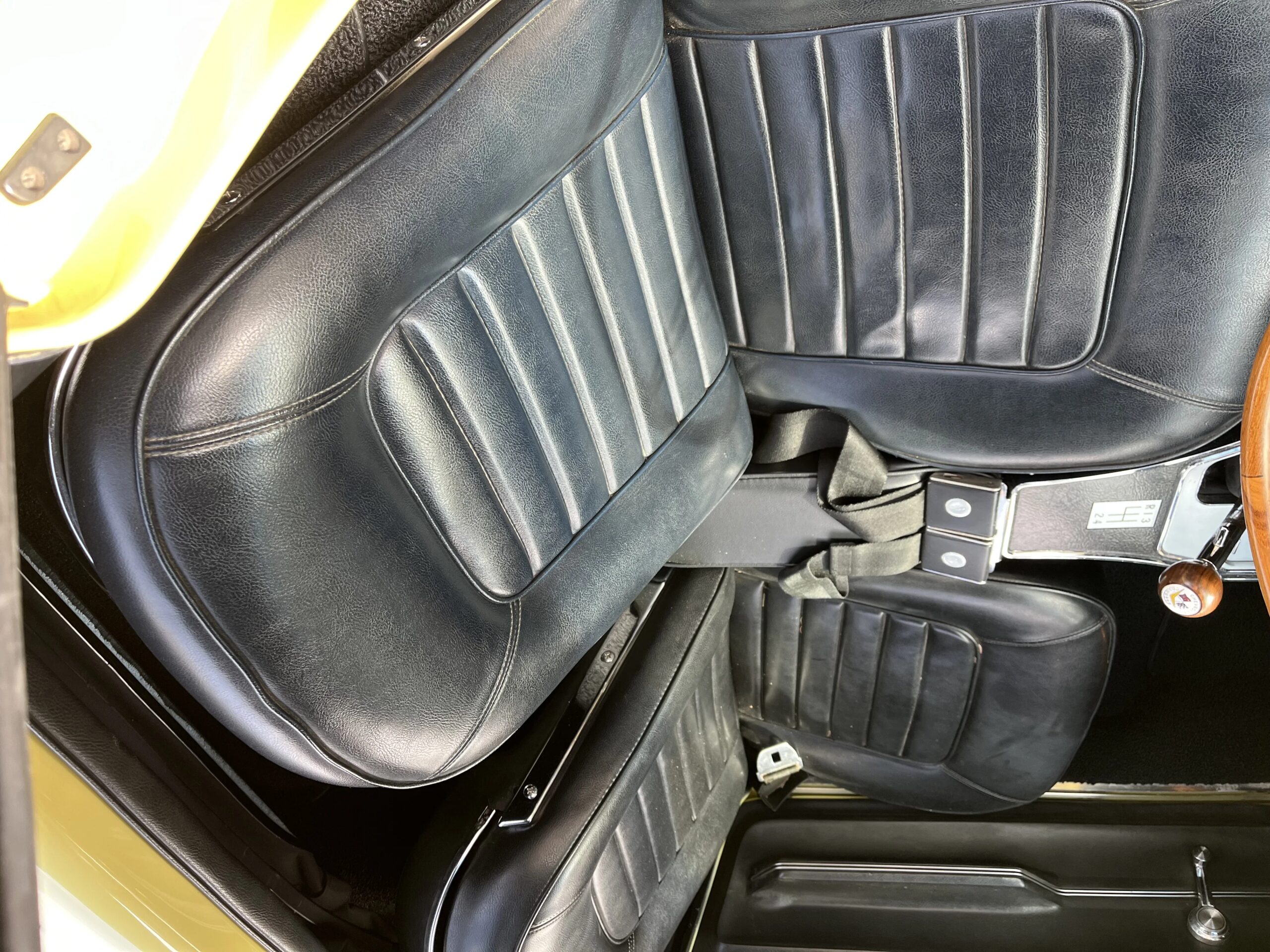 Chevrolet-Corvette-convertible-1966-Yellow-Black-2