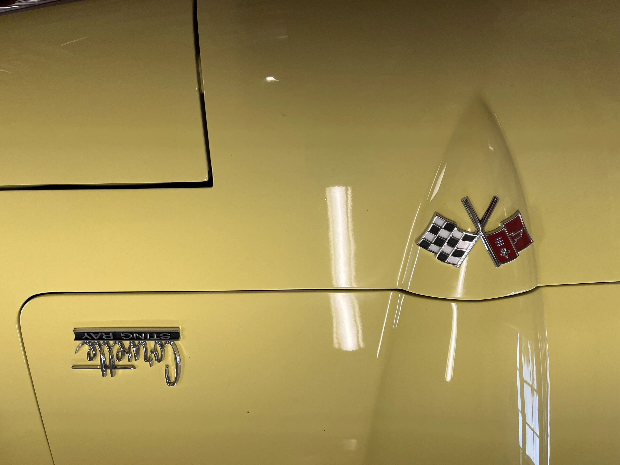 Chevrolet-Corvette-convertible-1966-Yellow-Black-21