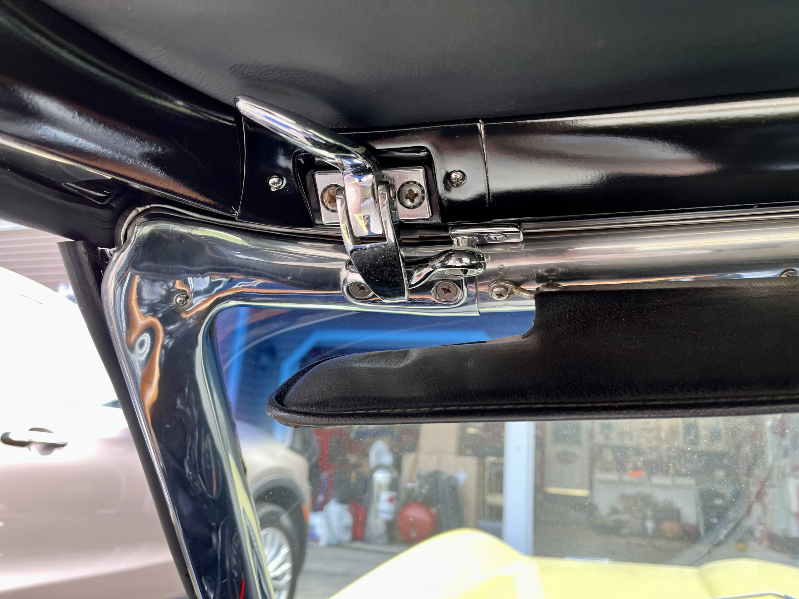 Chevrolet-Corvette-convertible-1966-Yellow-Black-22