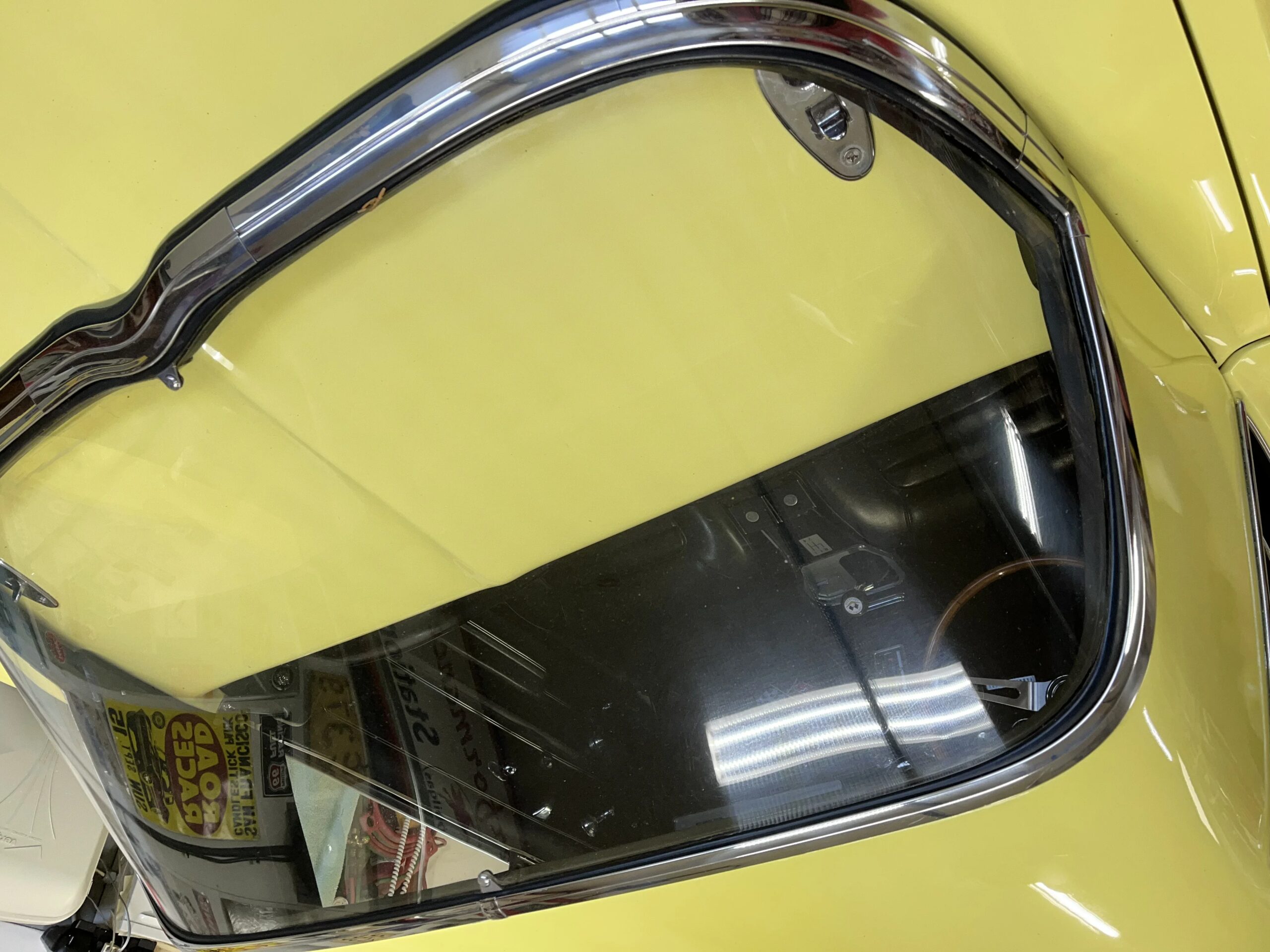 Chevrolet-Corvette-convertible-1966-Yellow-Black-26