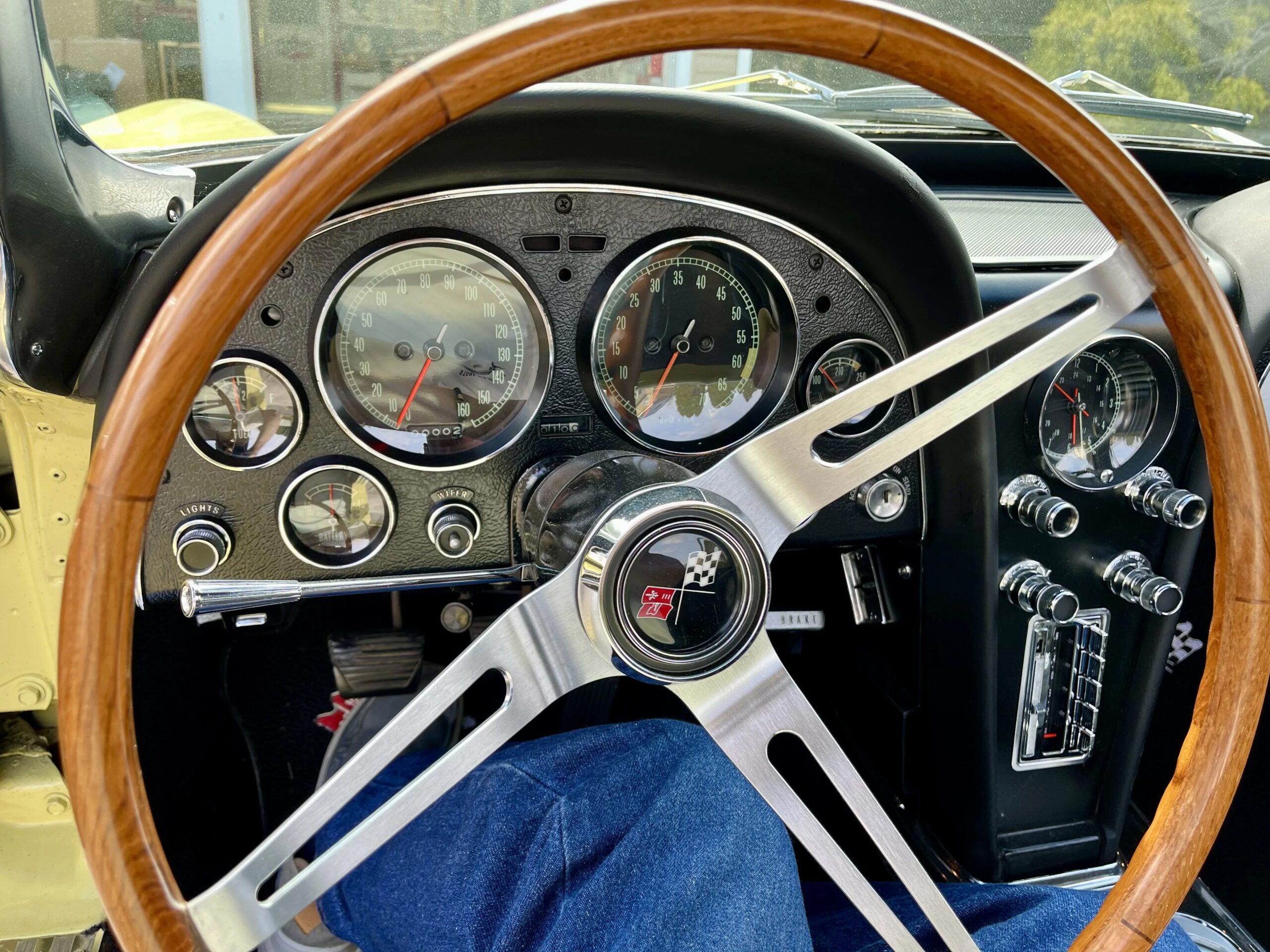 Chevrolet-Corvette-convertible-1966-Yellow-Black-6