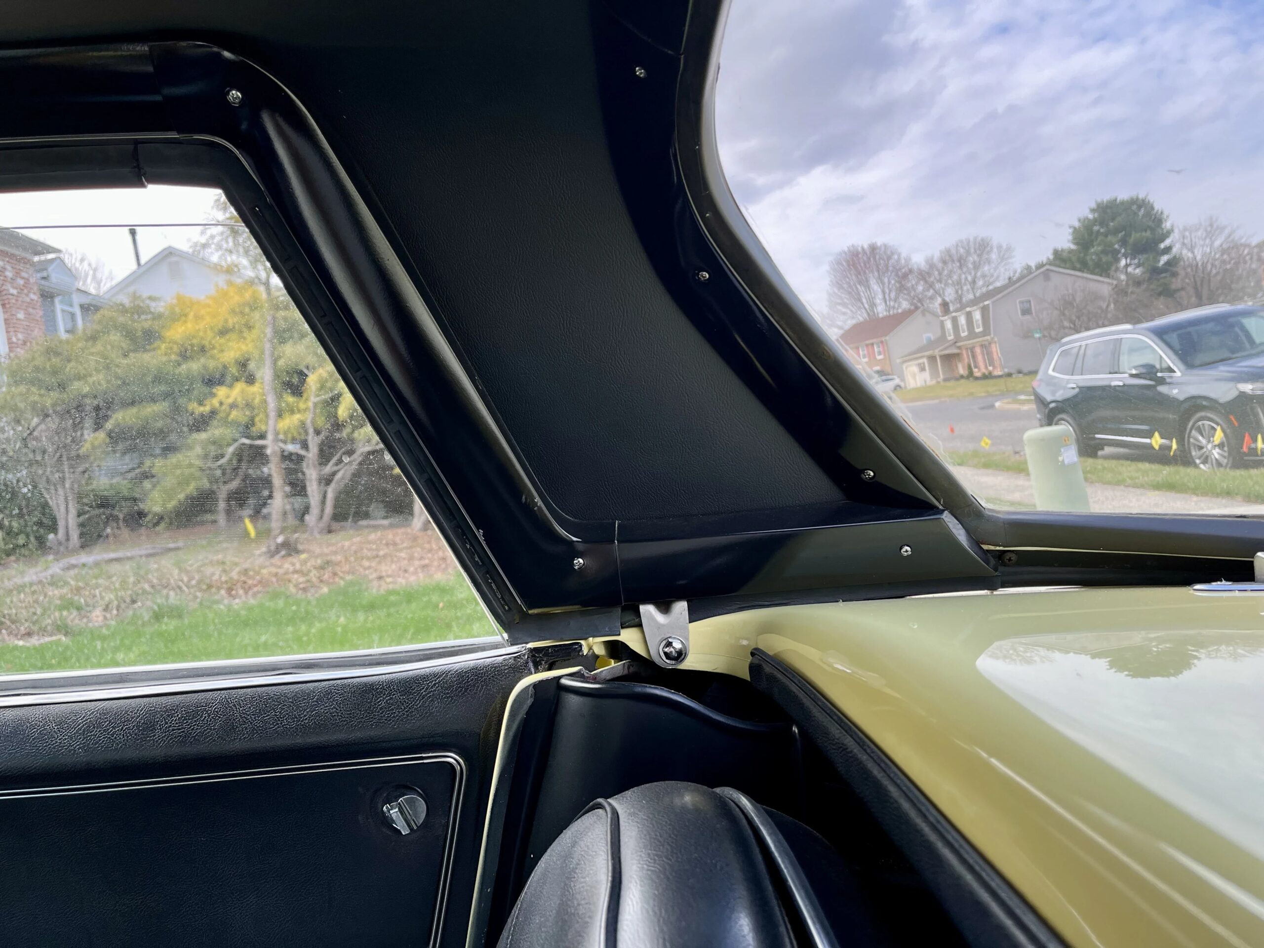 Chevrolet-Corvette-convertible-1966-Yellow-Black-7