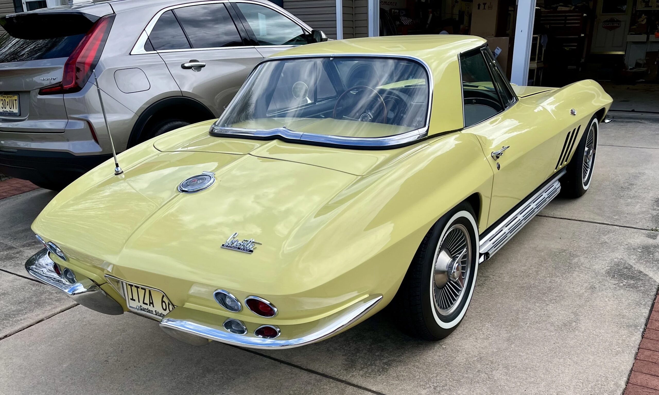 Chevrolet-Corvette-convertible-1966-Yellow-Black