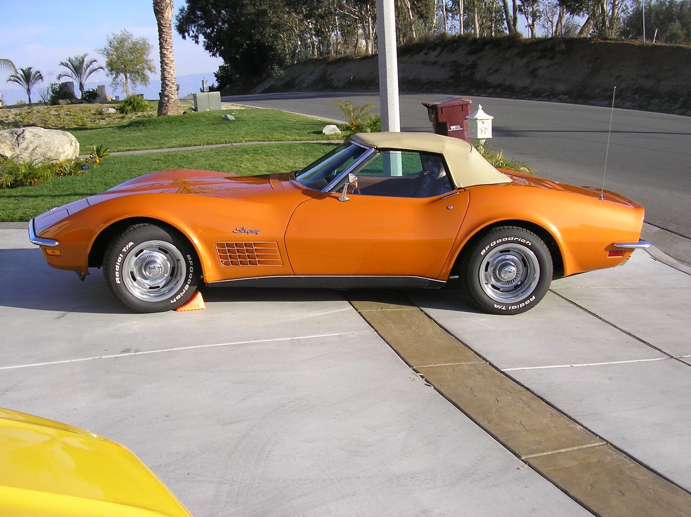 Chevrolet-Corvette-convertible-1972-Orange-Tan-2