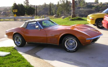 Chevrolet-Corvette-convertible-1972-Orange-Tan