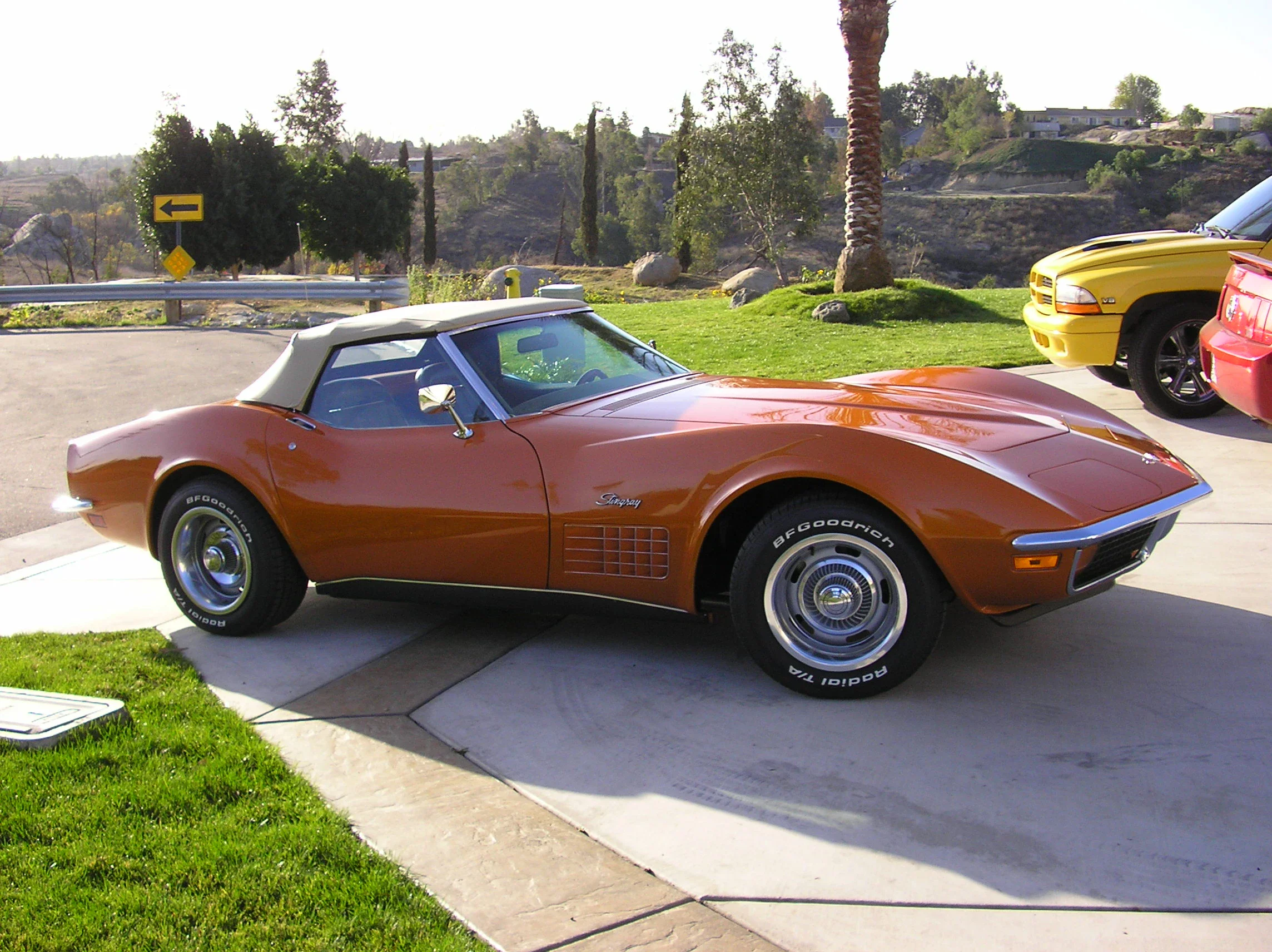 Chevrolet-Corvette-convertible-1972-Orange-Tan