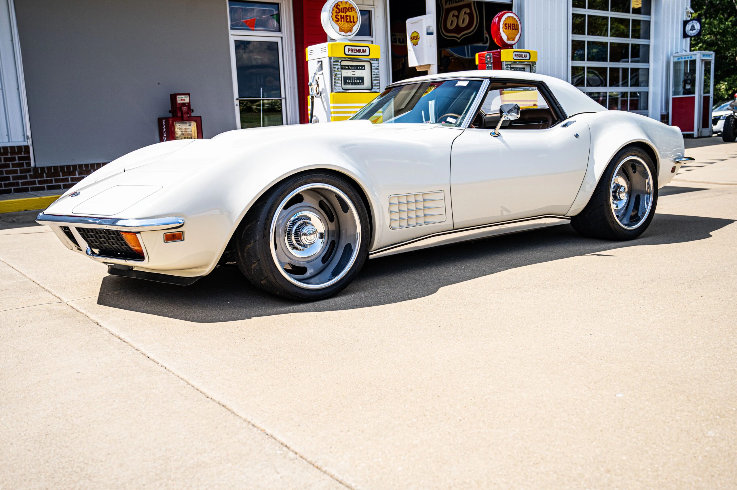 Chevrolet-Corvette-convertible-1972-White-Tan-1