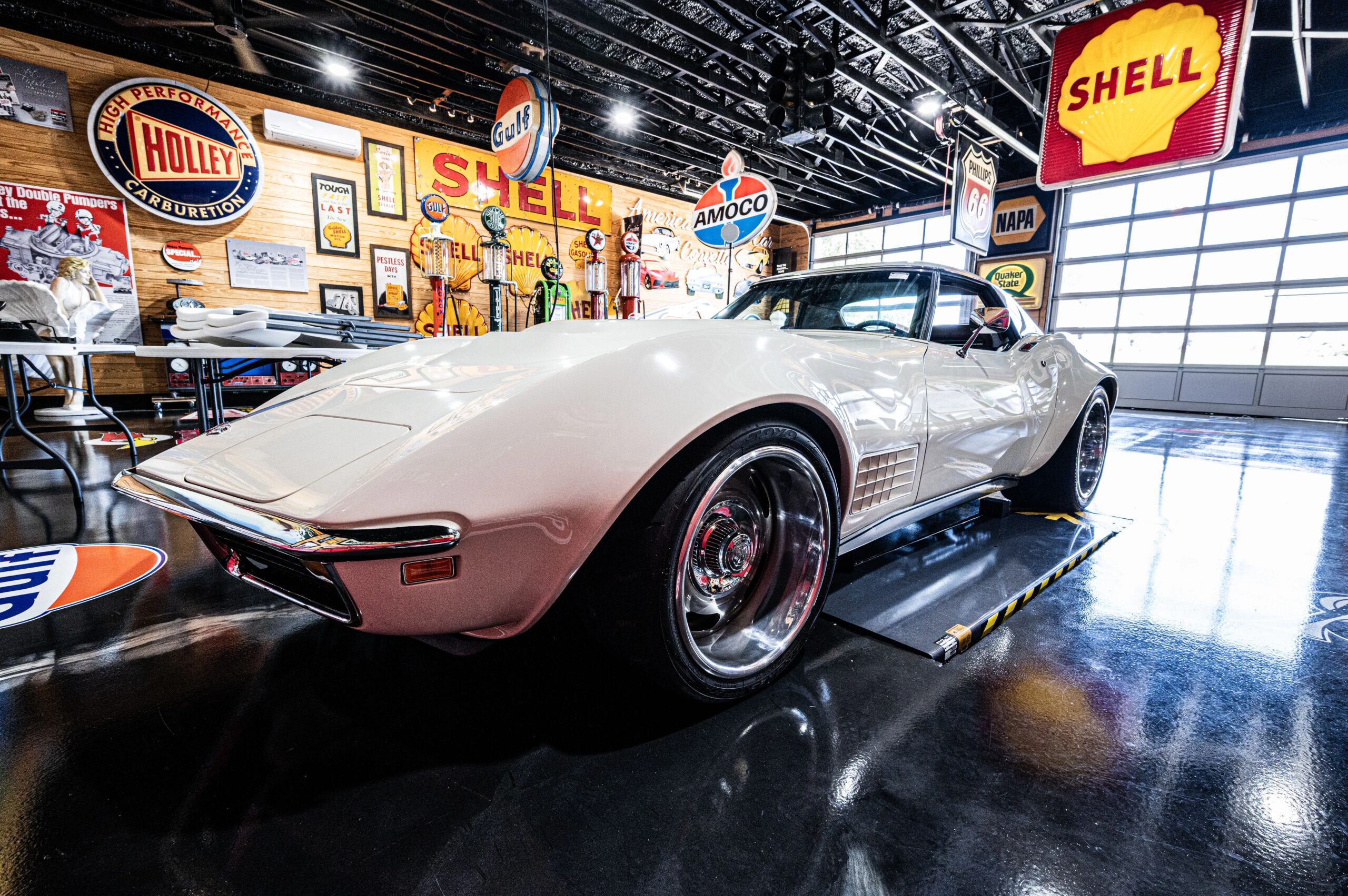 Chevrolet-Corvette-convertible-1972-White-Tan-10
