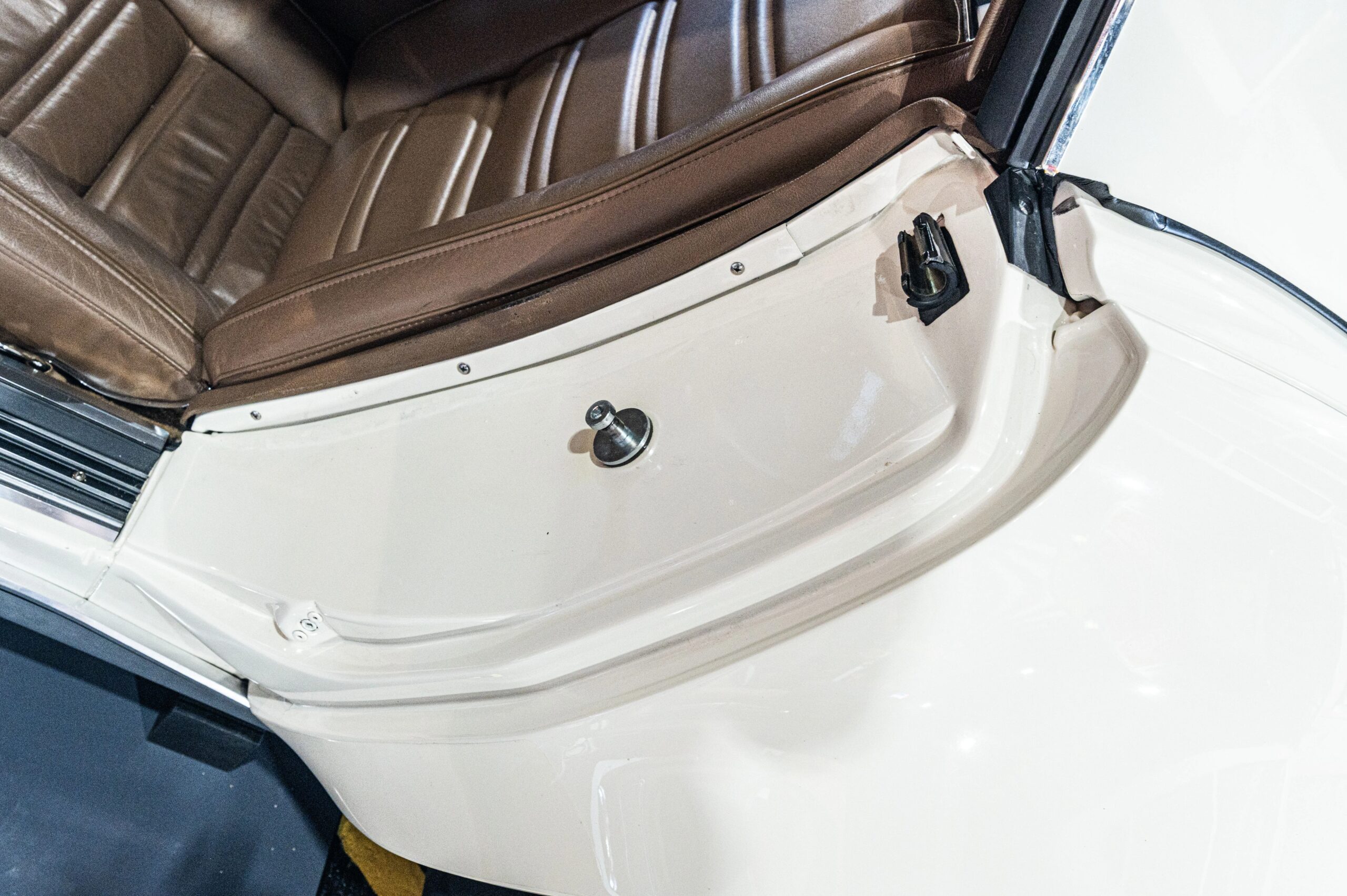 Chevrolet-Corvette-convertible-1972-White-Tan-14