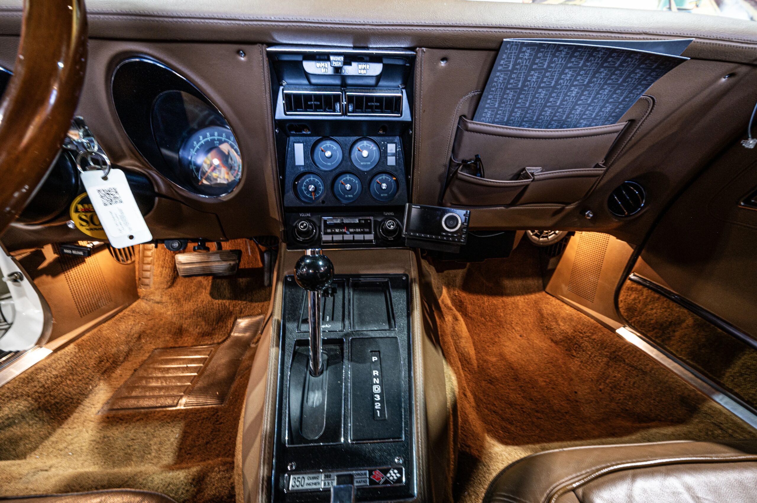 Chevrolet-Corvette-convertible-1972-White-Tan-39