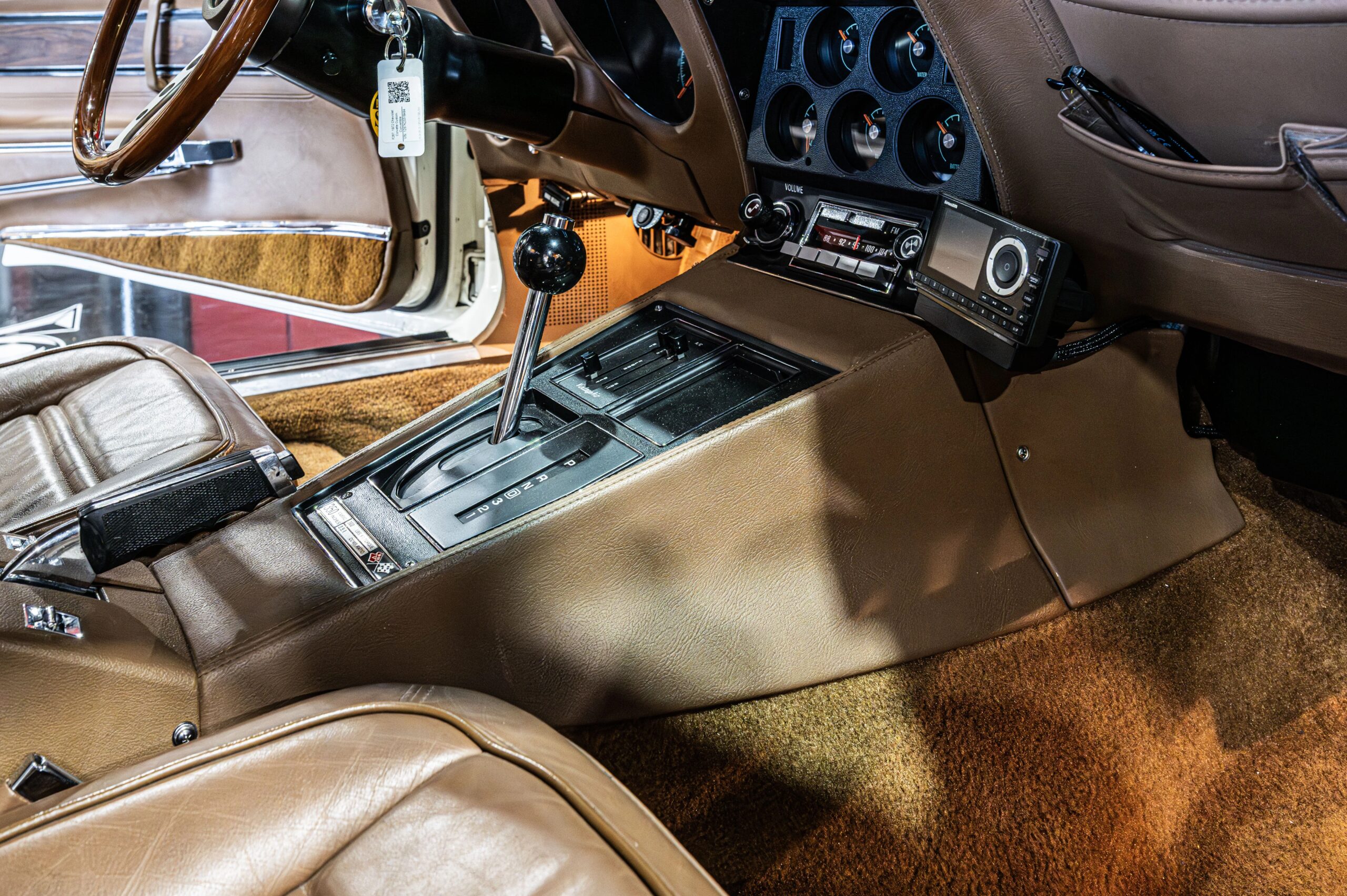 Chevrolet-Corvette-convertible-1972-White-Tan-40