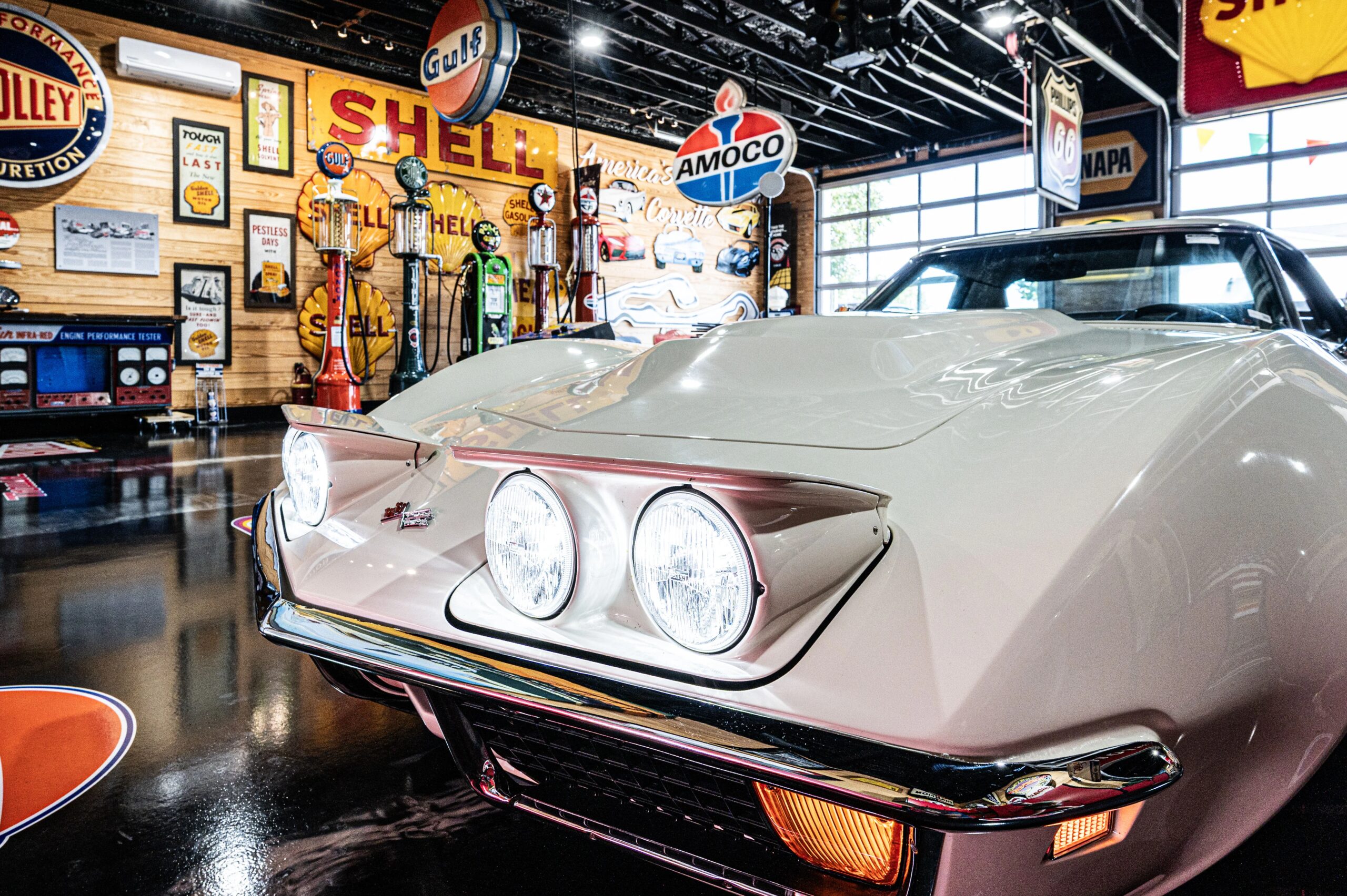 Chevrolet-Corvette-convertible-1972-White-Tan-52