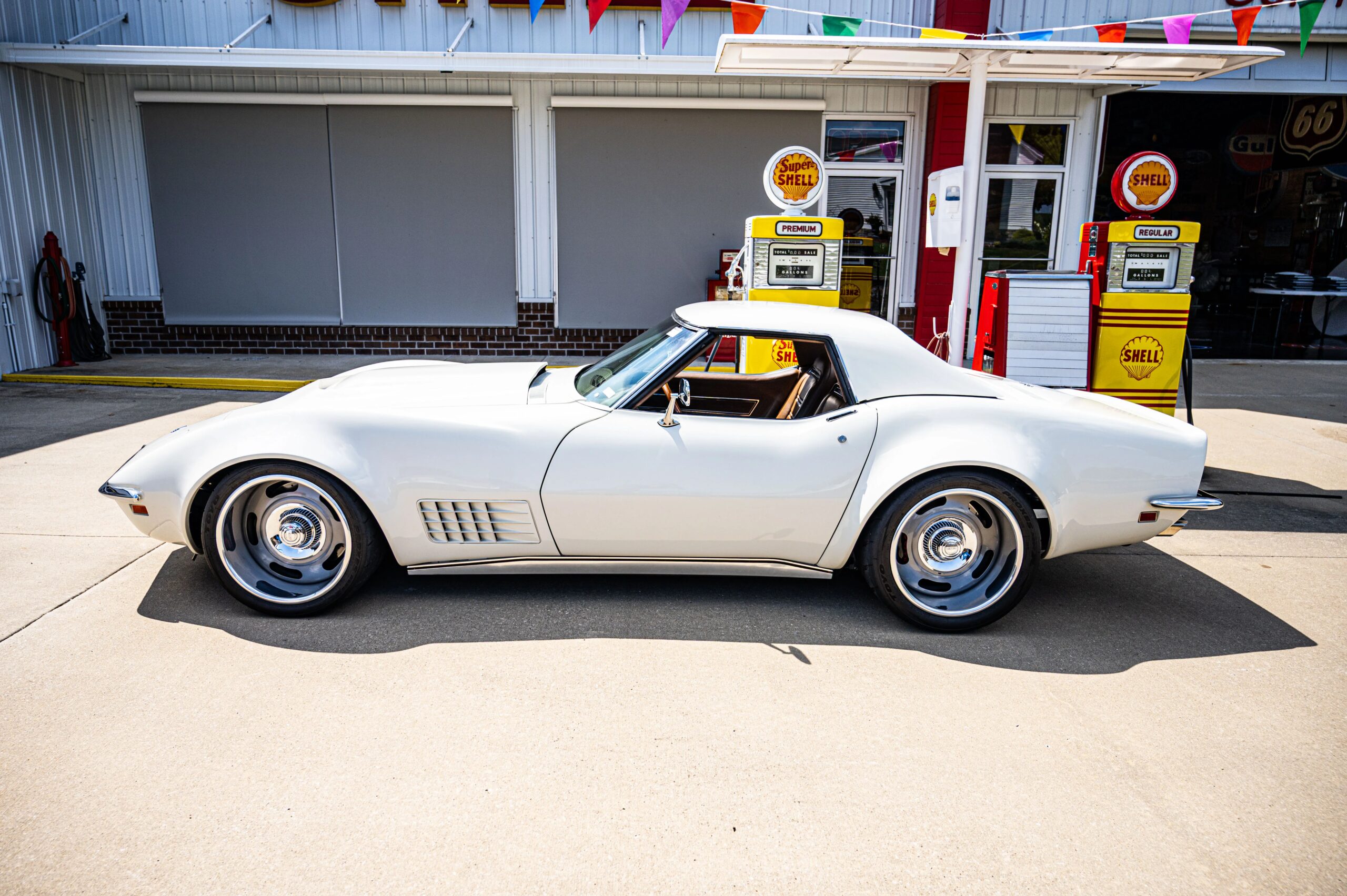 Chevrolet-Corvette-convertible-1972-White-Tan-61