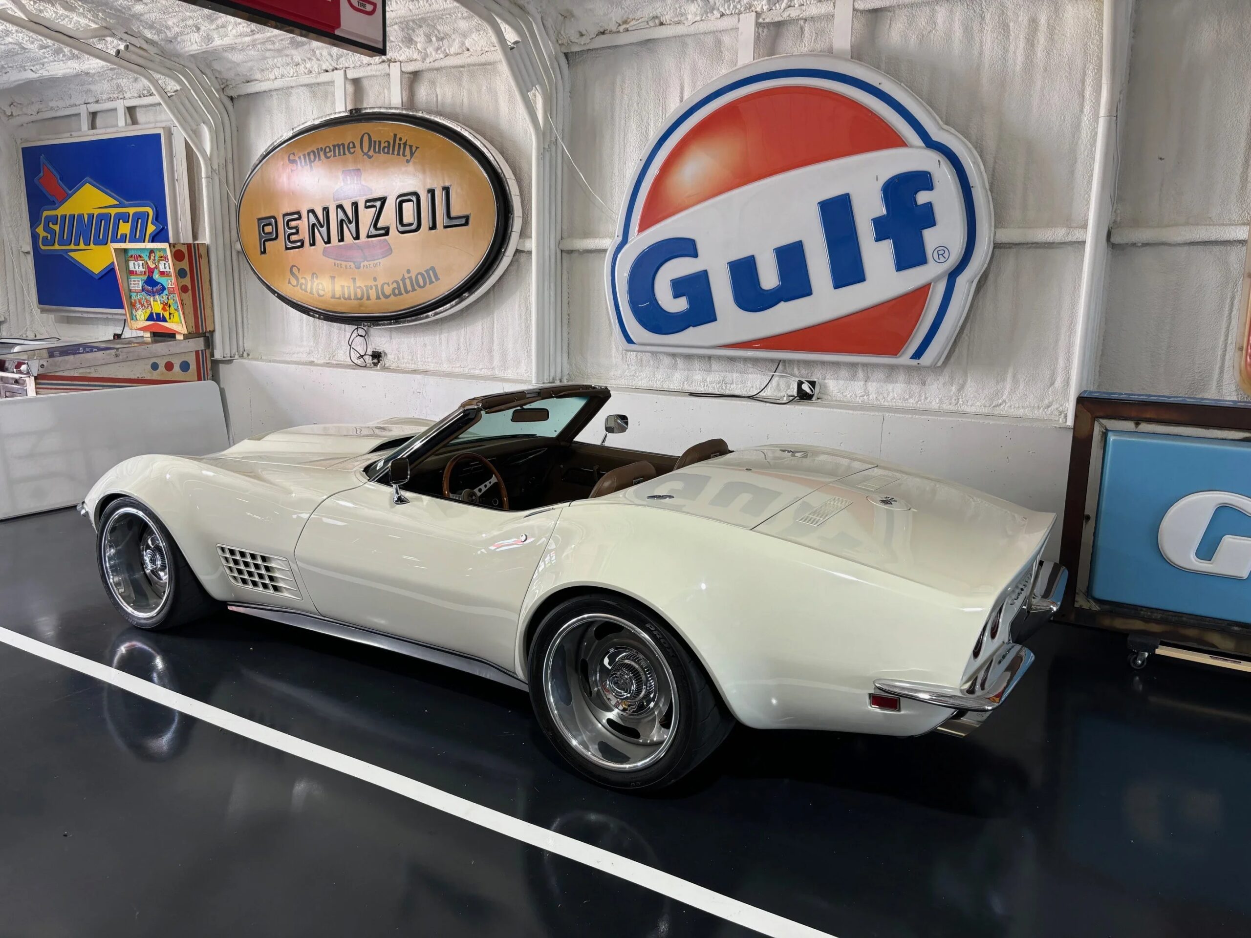 Chevrolet-Corvette-convertible-1972-White-Tan-70